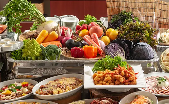 【新宿発】金運アップ!富士山麓でふたつの金運パワースポット新屋山神社と冨士御室浅間神社を巡る旅 ~朝霧高原のランチビュッフェと嬉しいB級グルメ富士宮やきそばのおやつ付き~2